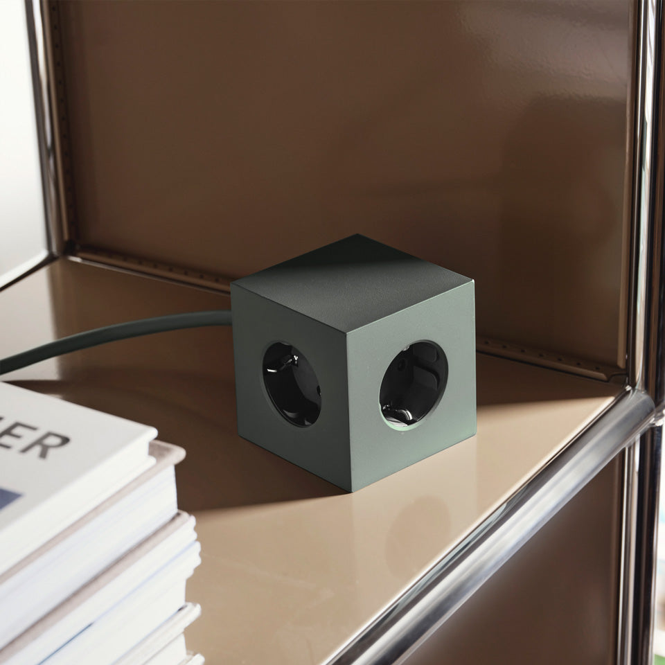 Avolt Square 1 Mehrfachsteckdose oak green – Steckdosen