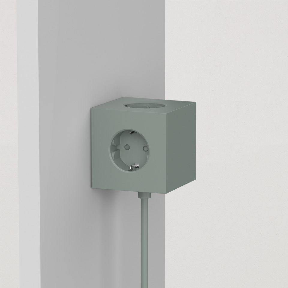 Avolt Square 1 Mehrfachsteckdose oak green – Steckdosen