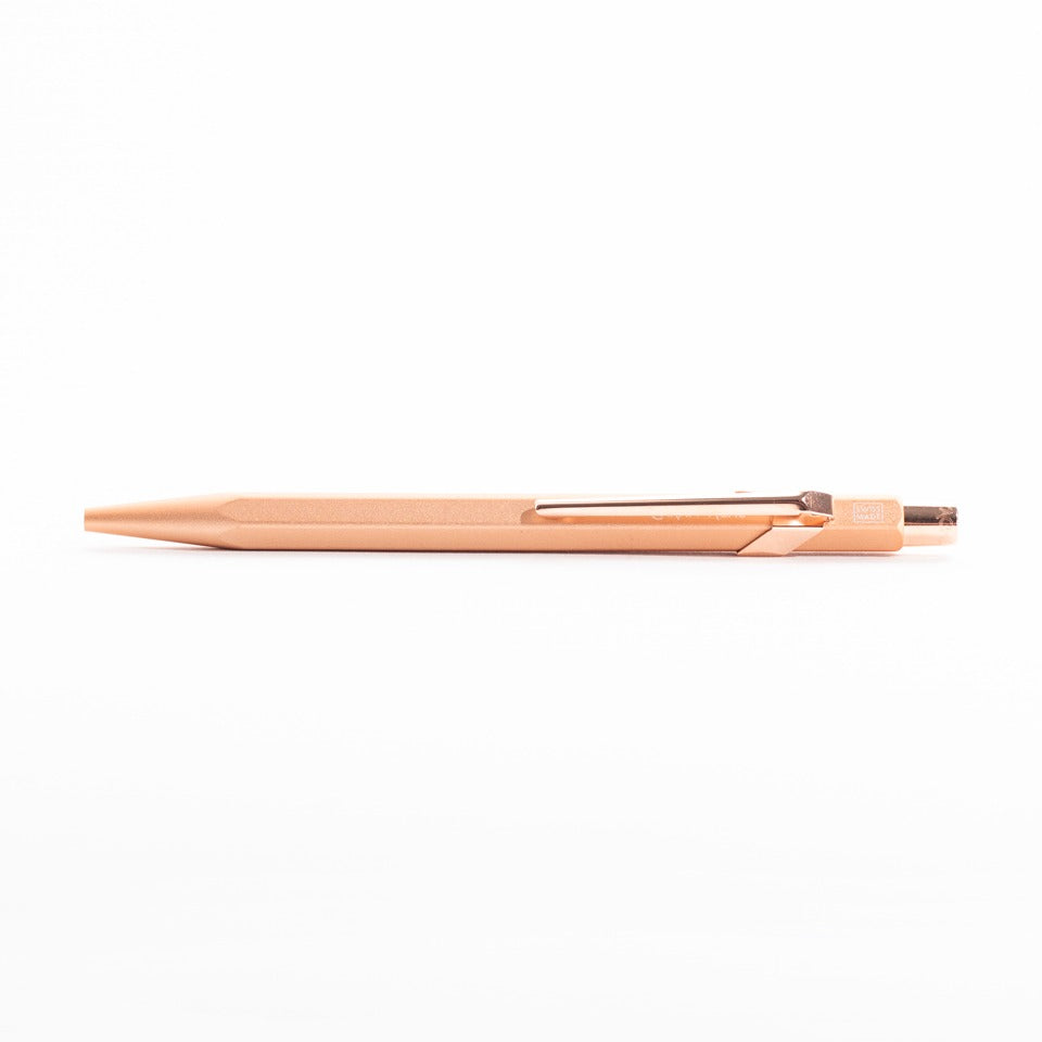 Caran d’Ache Kugelschreiber 849 rosé mit Etui – Kugelschreiber