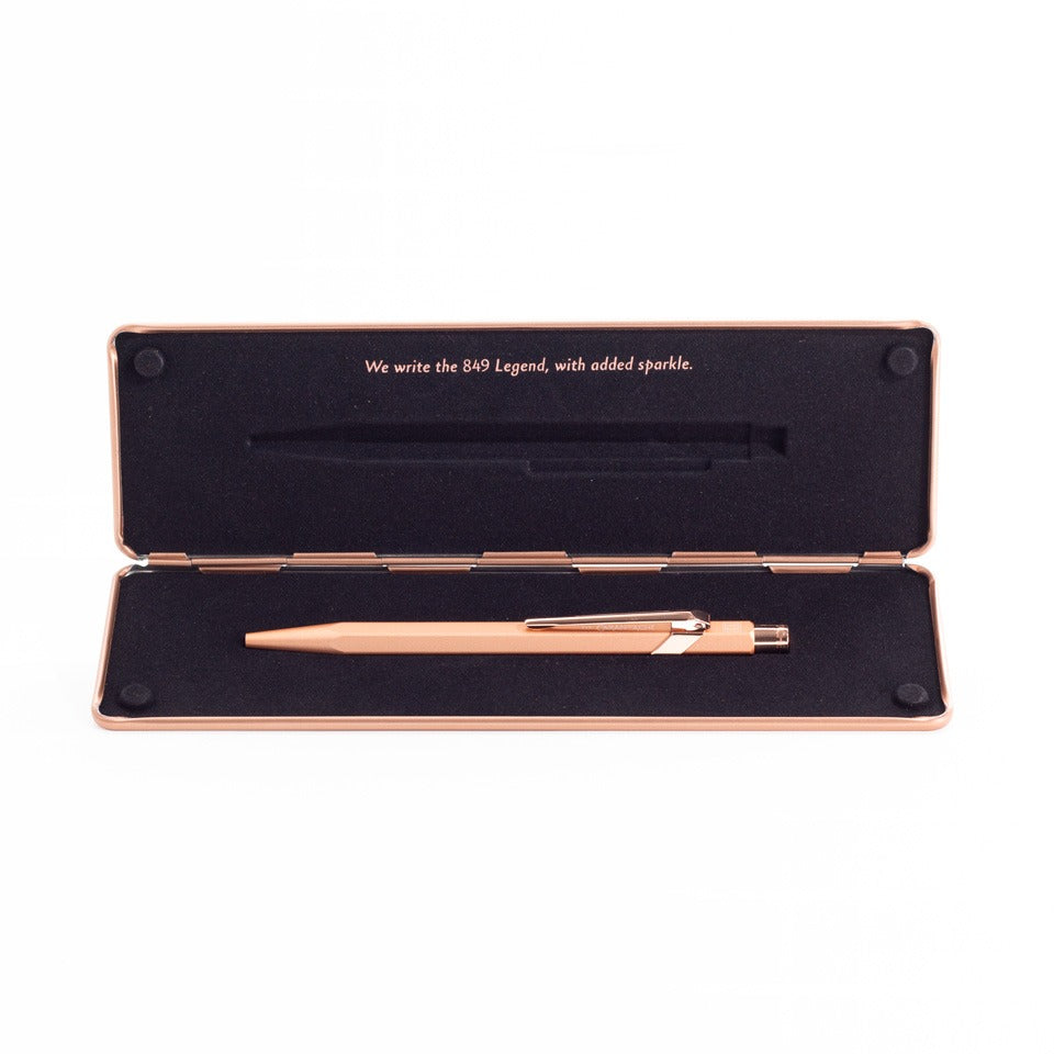 Caran d’Ache Kugelschreiber 849 rosé mit Etui – Kugelschreiber
