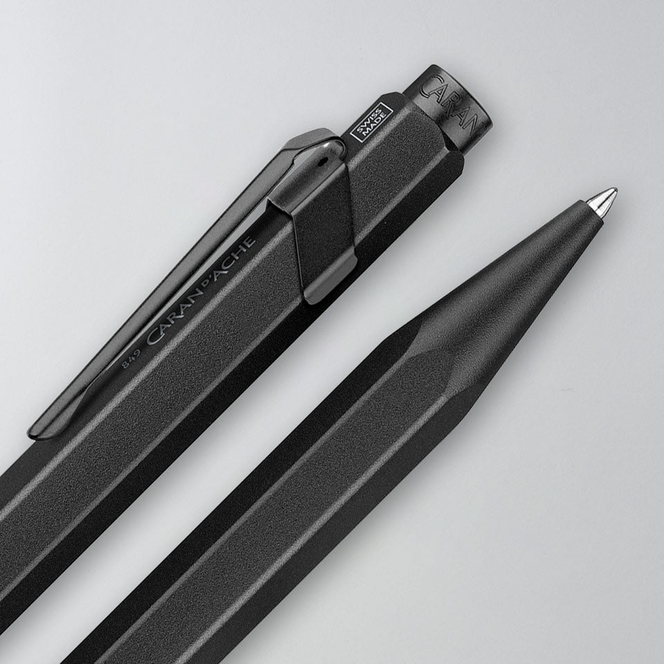 Caran d’Ache Kugelschreiber XL 849 Black Code schwarz – Kugelschreiber