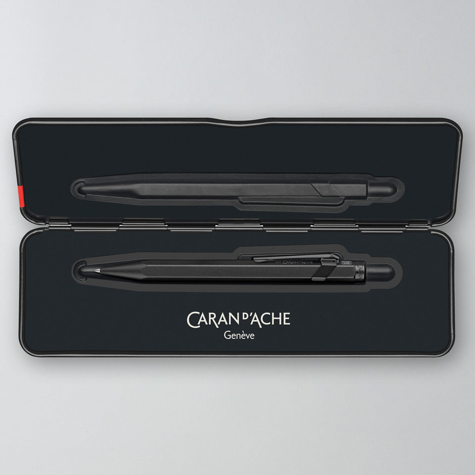 Caran d’Ache Kugelschreiber XL 849 Black Code schwarz – Kugelschreiber