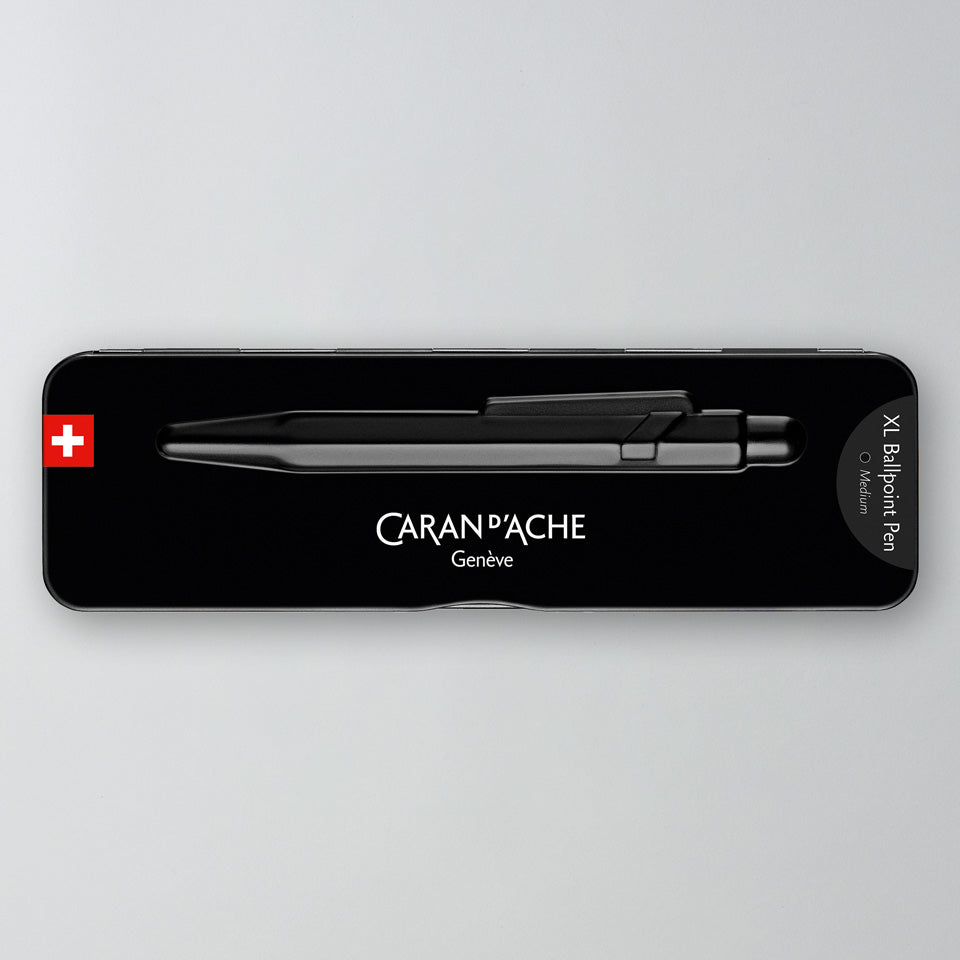 Caran d’Ache Kugelschreiber XL 849 Black Code schwarz – Kugelschreiber