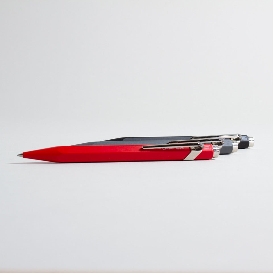 Caran d’Ache Rollerball 849 mit Etui – Gelschreiber