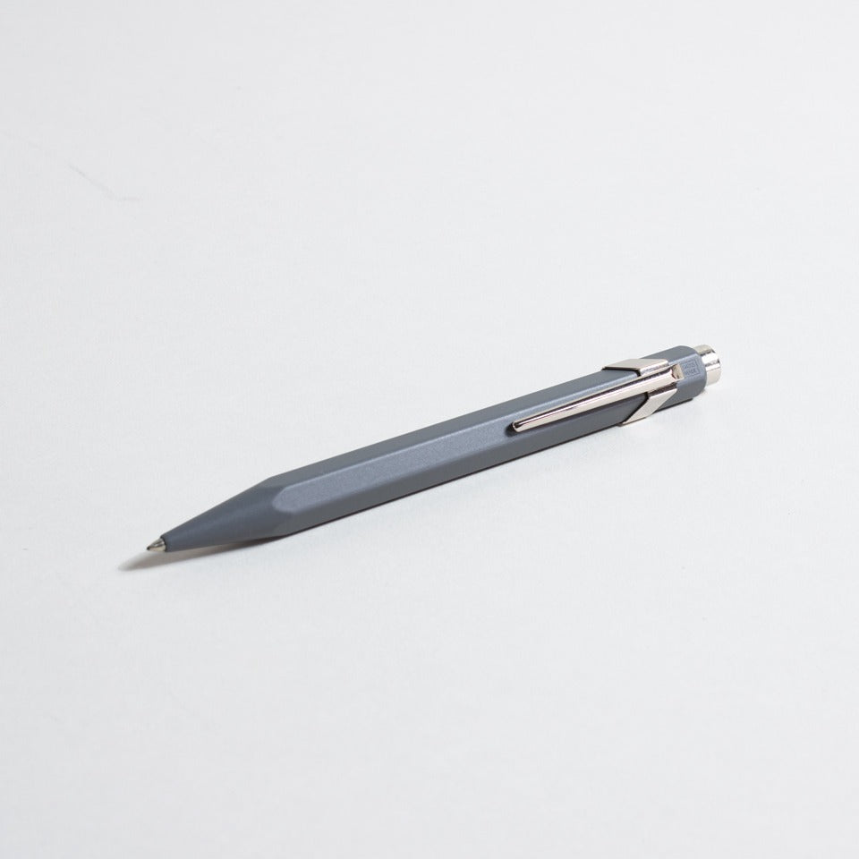 Caran d’Ache Rollerball 849 mit Etui – Gelschreiber
