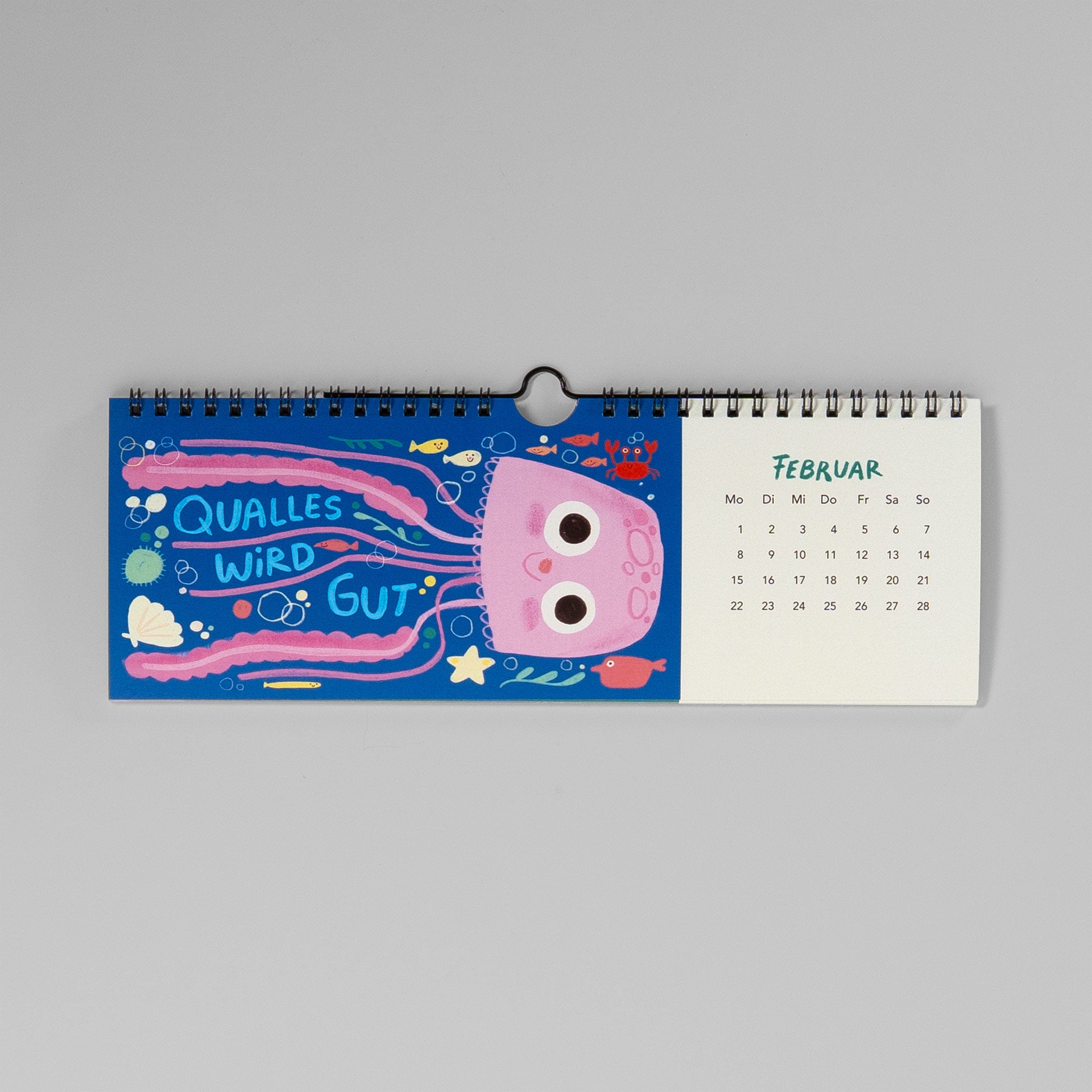 GraFischer Kalender 2027 Februarblatt mit rosa Qualle und dem Spruch Qualles wird gut