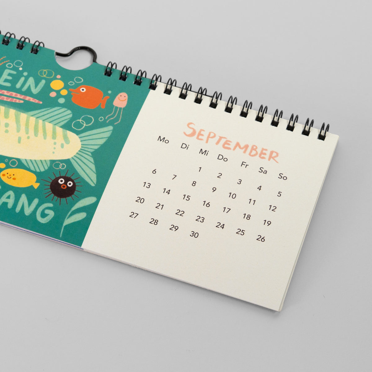 Detail des September-Kalendariums mit Wochentagen und großen Ziffern