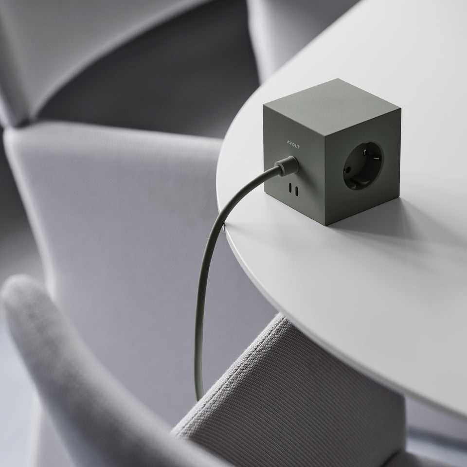 Avolt Square 1 Mehrfachsteckdose oak green – Steckdosen