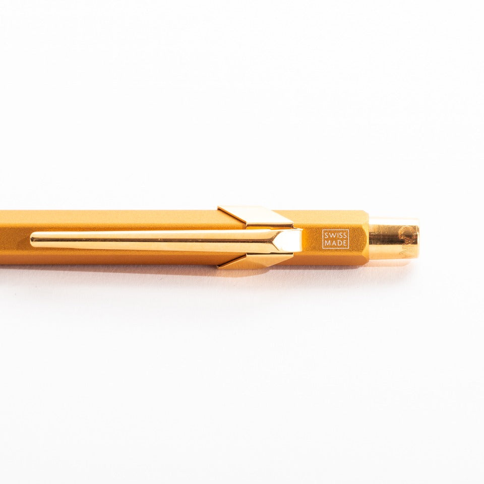 Caran d’Ache Kugelschreiber 849 gold mit Etui – Kugelschreiber