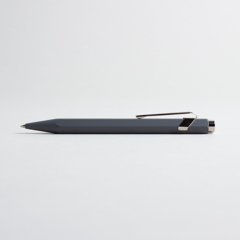 Caran d’Ache Rollerball 849 mit Etui – Gelschreiber