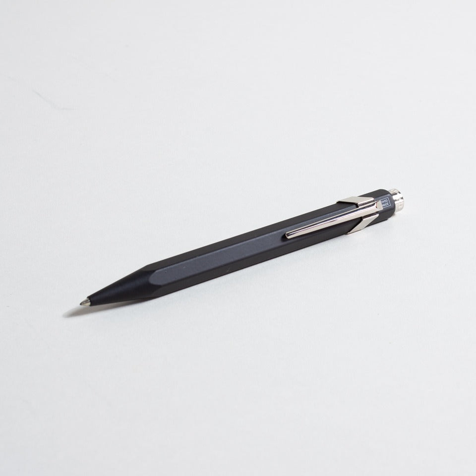 Caran d’Ache Rollerball 849 mit Etui – Gelschreiber