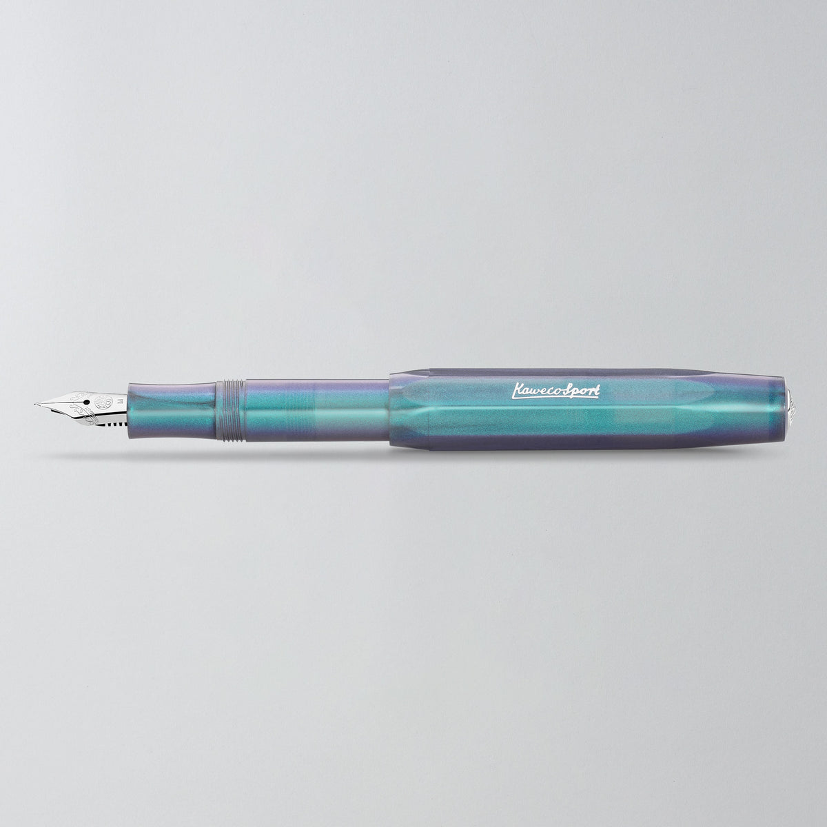 Geöffneter Füllhalter mit aufgesteckter Kappe in Shadow Blue