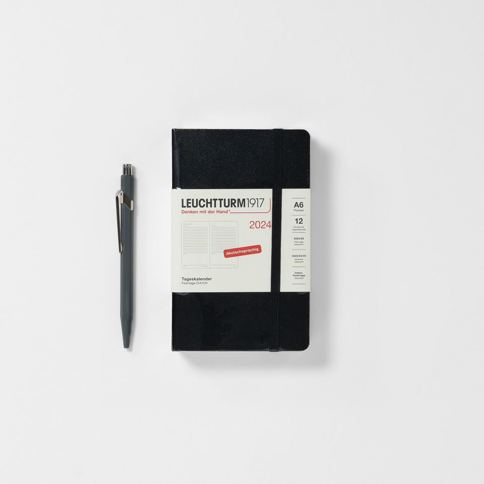 Tageskalender Medium A5 2027 / gepunktet